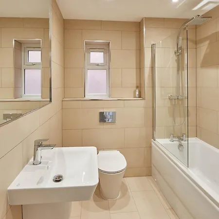 Host & - Highfield House * Γουίτμπι