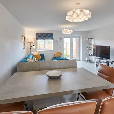 Holiday home Host & - Highfield House